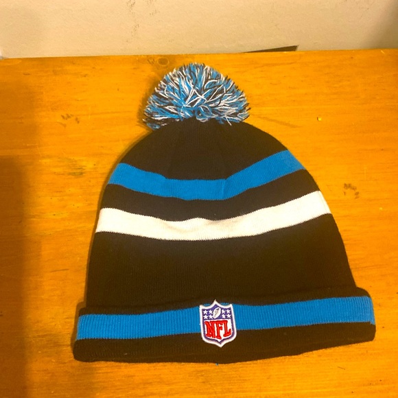 Unisex New Era NFL Licensed Carolina Panthers Beanie w/ Pom Pom - Picture 5 of 11